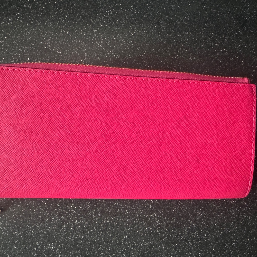 Michael Kors Jet Set Travel Three-quarter Zip Wallet - Picture 3 of 8